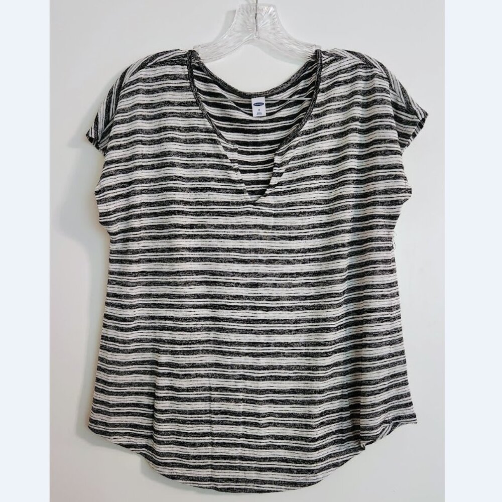 Old Navy Relaxed Split-Neck Tee - Striped - Medium‎ - Picture 3 of 5